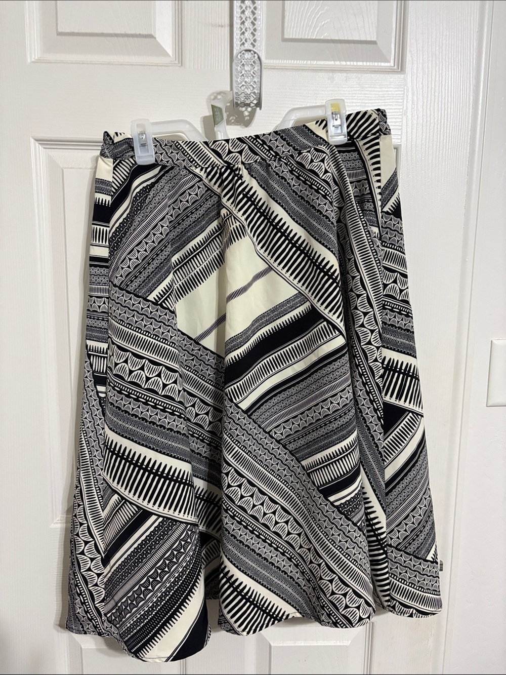 Old Navy Black & White Printed Skirt